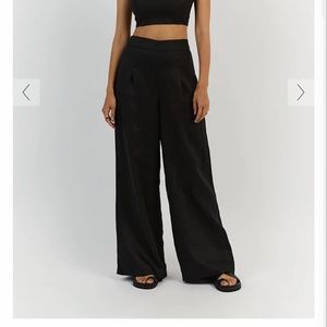 Dissh brand Flick Black linen pant. Size 6/USA